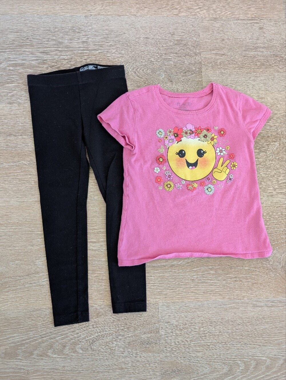 ✨4 for 12 Girls Outfit Bundle Size 5/6 Tee + Size 4/5 Black Leggings